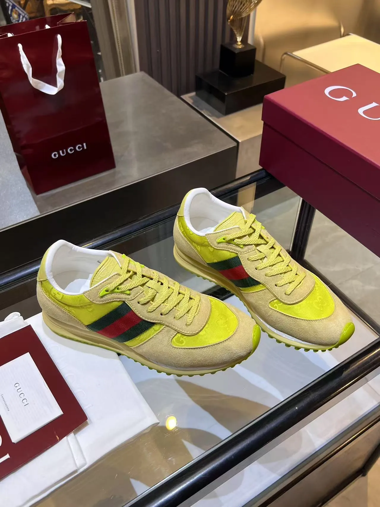 [G Home] P: 660💰 Men's Size: 40-44 (45 customized) Gucci Gucci Top version Latest catwalk style Re-Motion series Thick-soled casual sneakers Original purchase development and production This sneaker has a detachable and adjustable ankle strap, adding a dynamic item to the 2025 spring and summer series. The light and flexible outsole has been specially treated and is filled with a strong retro style. Exquisitely packaged at the delivery counter🛍📦 ▪️Fabric: Original customized imported first-layer cowhide ▪️Inner lining: Original customized breathable mesh ▪️Sole: Original molded TPU material ▪️Sole thickness: 3.5CM